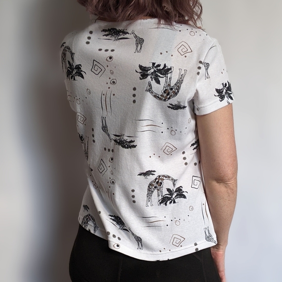 Giraffes and rhinestones on a petite medium t-shirt. Yes please - Picture 2 of 9